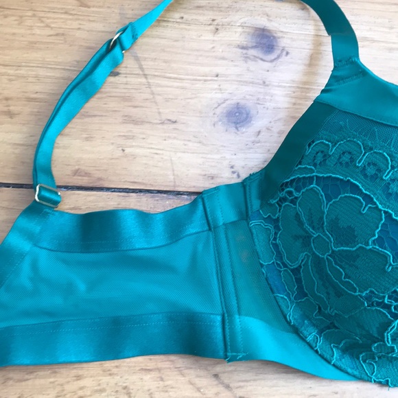 victoria secret pushup bra - 34D - Picture 2 of 3